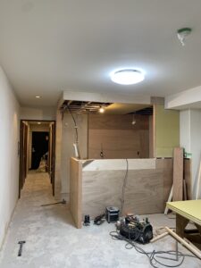 キッチン対面カウンター施工途中