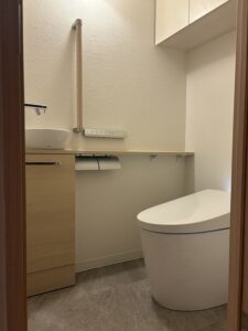 練馬区　トイレリフォーム　ネオレスト　タオル掛け