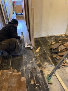 直貼りフロアの解体撤去