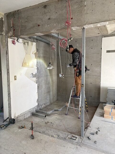 板橋区　マンション　リノベーション　賃貸　解体　電気工事　設備工事　墨出し