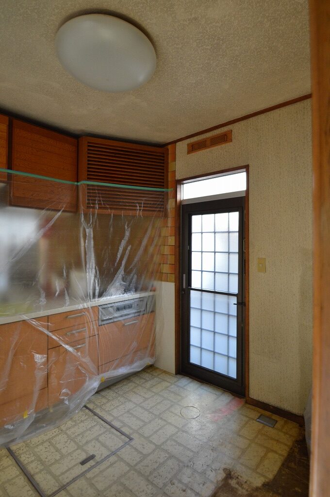 練馬区　キッチンの内装リフォーム　床をフローリングに