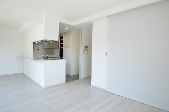 練馬区マンションリノベーション　リビング　琉球タタミ　和コーナー