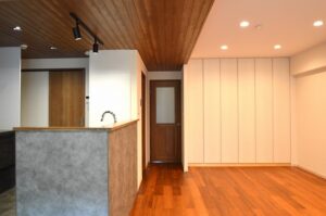 練馬区マンションリノベ　収納折戸　手掛け