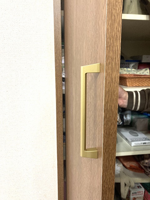 練馬区　マンションリフォーム　収納扉　取手