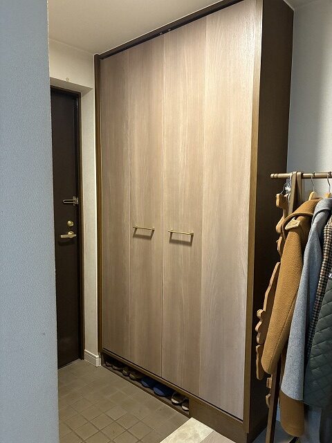 練馬区　マンションリフォーム　下足入　扉交換　取手