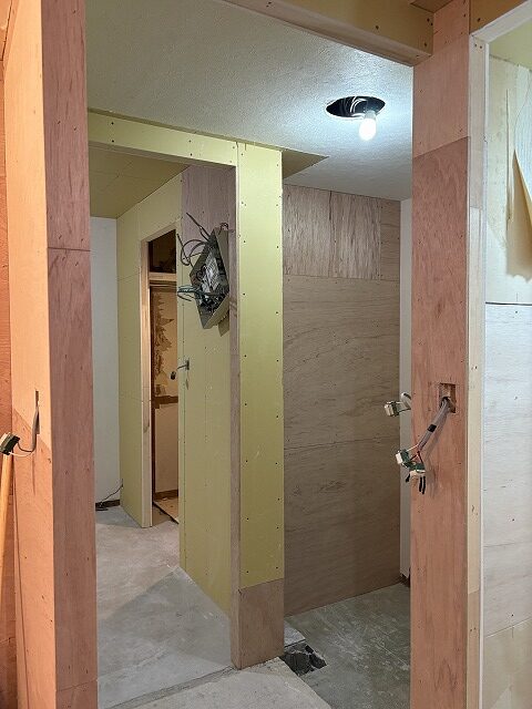 板橋区　マンションリノベーション　賃貸　大工工事　下地　軽量鉄骨　石膏ボード　構造用合板