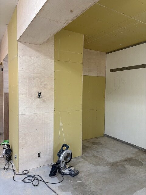 板橋区　マンションリノベーション　賃貸　大工工事　下地　軽量鉄骨　石膏ボード　構造用合板