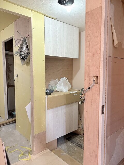 板橋区　マンションリノベ　下足入　Panasonic　コンポリア　セパレート