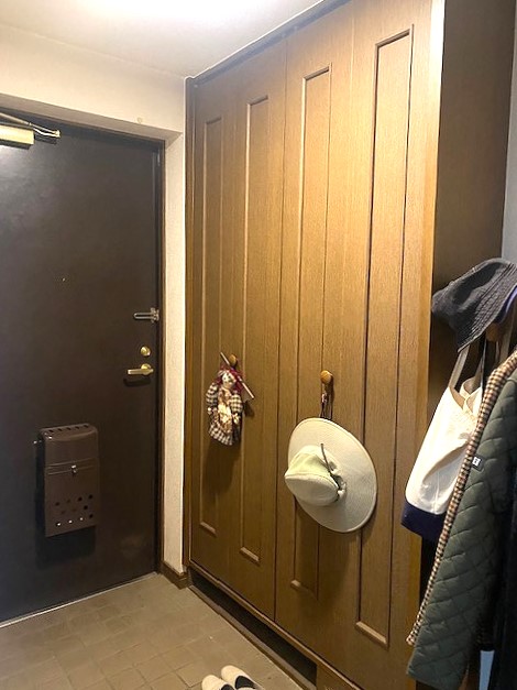 練馬区　マンションリフォーム　下足入　扉交換　取手