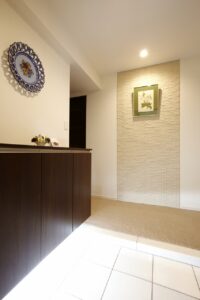 玄関にアートを飾る時エコカラット