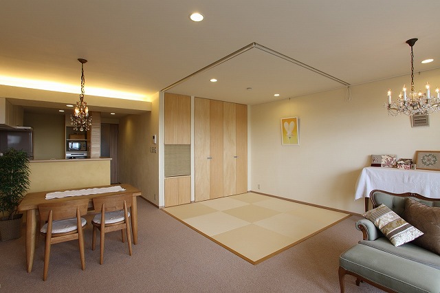 練馬区マンションリノベーション　リビング隣の和室　琉球タタミ