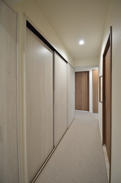 練馬区マンションリノベーション　収納扉　3枚連動引戸に