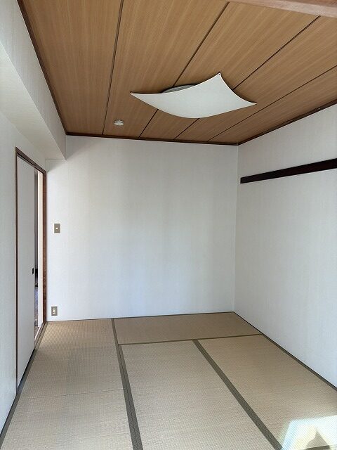 板橋区　マンションリノベーション　賃貸　リビング隣　和室を洋室に　3枚引違い戸　吊戸　マグネット