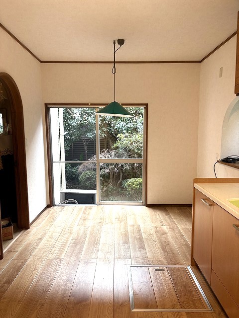 練馬区戸建て　ダイニング　キッチン　内装　フローリング　家具をどうするか　引越し