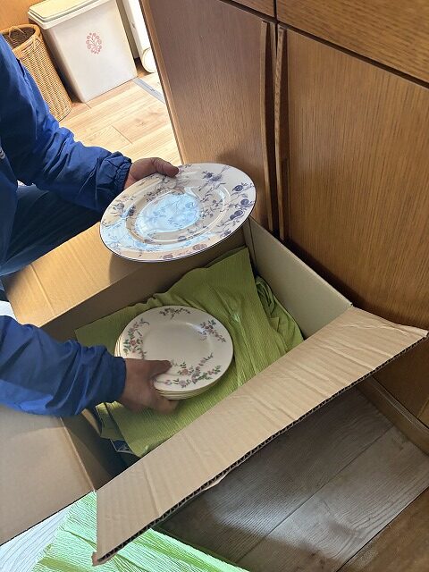 練馬区戸建て　ダイニング　キッチン　内装　フローリング　家具をどうするか　引越し　荷詰めサービス