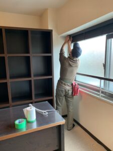 ブラインドを外します