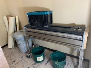 クロスの糊付け機械