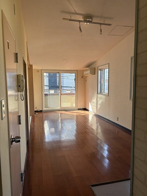 板橋区マンションリノベ　傾斜天井　あえて低く　3ｍ　大工