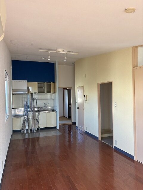 板橋区マンションリノベ　傾斜天井　あえて低く　3ｍ　大工