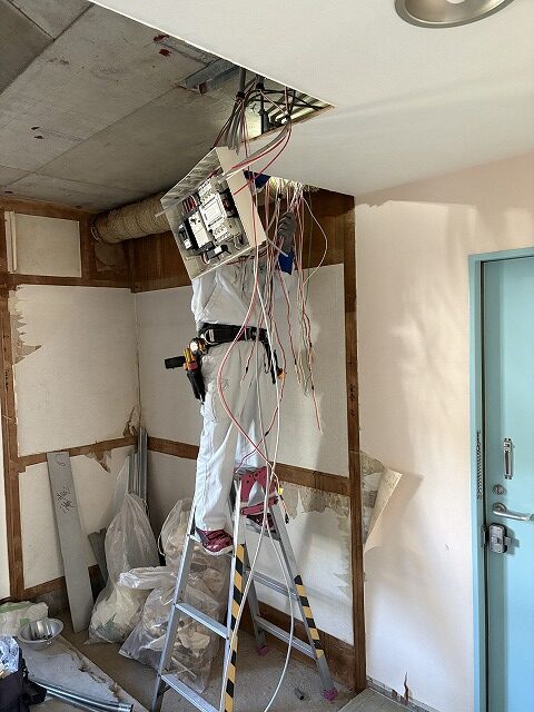 板橋区　マンションリノベ　賃貸　分電盤　交換　位置移動