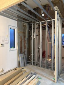 板橋区マンションリノベ　傾斜天井　あえて低く　3ｍ　大工