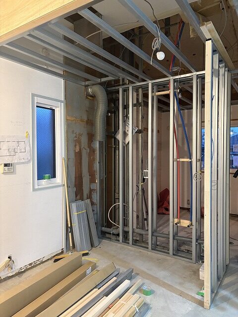 板橋区マンションリノベ　傾斜天井　あえて低く　3ｍ　大工