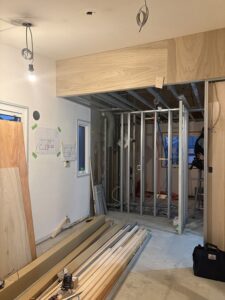 板橋区マンションリノベ　傾斜天井　あえて低く　3ｍ　大工