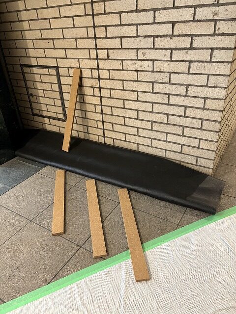 練馬区マンションリフォーム　ユニットバス　洗面台交換　TOTOシンラ　エスクア　養生　工事中