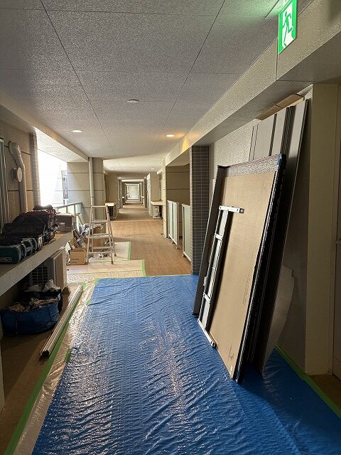 練馬区マンションリフォーム　ユニットバス　洗面台交換　TOTOシンラ　エスクア　養生　工事中