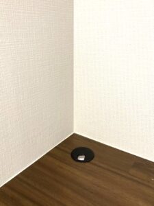 杉並区　マンションリノベーション　Panasonic　インテリアカウンター　造作デスク　穴あけ加工　PC　在宅ワーク