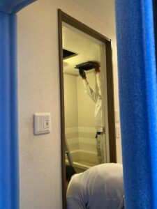 既存バスルームの解体