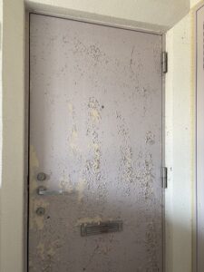 板橋区　賃貸マンションリノベ　塗装工事　　玄関ドア　色決め　色合わせ　日塗工
