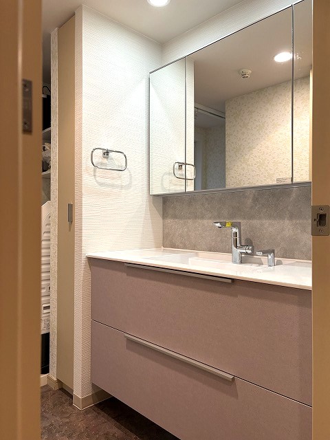 練馬区マンションリフォーム　ユニットバス　洗面台　交換　TOTO　シンラ　エスクア　BEFORE　AFTER　築20年