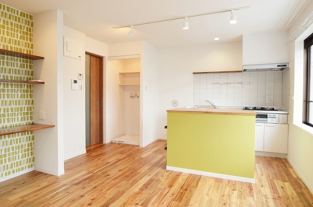 板橋区　杉並区　賃貸マンションリノベ　キッチン　造作カウンター　ゴミ箱　電子レンジ　家電　コンセント