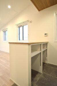 板橋区　杉並区　賃貸マンションリノベ　キッチン　造作カウンター　ゴミ箱　電子レンジ　家電　コンセント