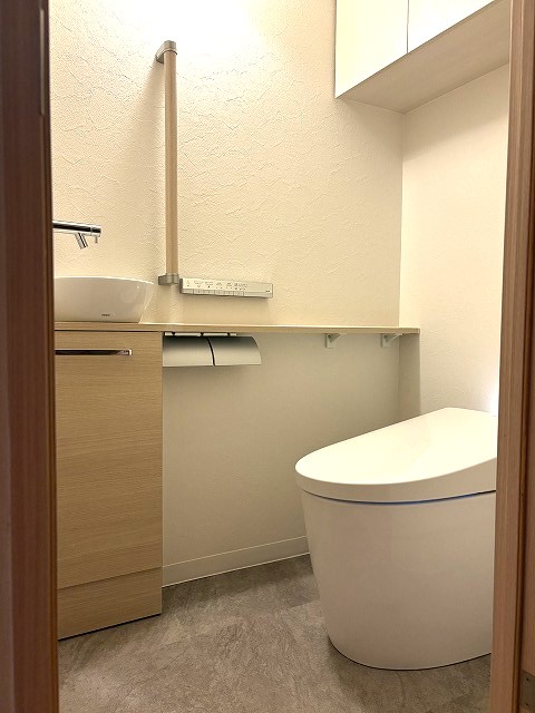 練馬区マンションリフォーム　1日工事　TOTO　LIXIL 既存　床貼り替え　クッションフロアー　フロアータイル