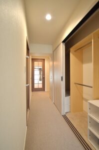 練馬区　築50年　マンションリノベーション　収納　不便　改善　廊下収納　クローゼット