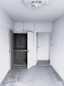 練馬区　築50年　マンションリノベーション　収納　不便　改善　洋室収納　クローゼット