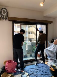 カバー工法ガラス窓を入れる