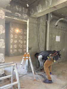 練馬区　築50年　マンションリノベーション　解体　配管　電気配線　大工工事