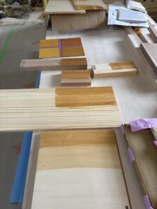 練馬区マンションリノベーション　造作枠　塗装　着色　OSCL　ドア　調色　お客様立ち合い　色決め　樹種