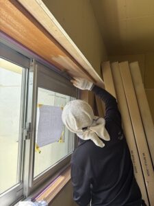 練馬区マンションリノベーション　造作枠　塗装　着色　OSCL　ドア　調色　お客様立ち合い　色決め