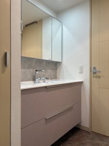 マンション　リノベーション　洗面台　TOTO　エスクア　除菌水　