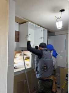LIXILリシェル吊戸棚の設置