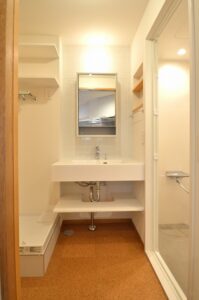 練馬区マンションリノベーション　洗面化粧台　キャビネット　収納　足元　オープン